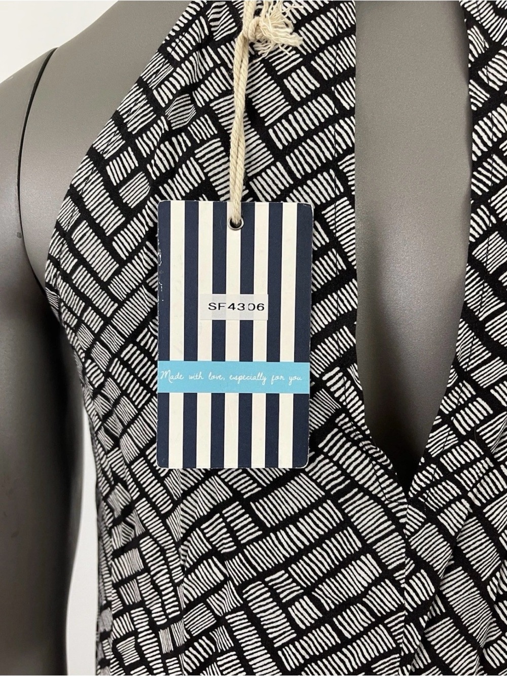 Le Sample Top Women’s XS Stitch Fix Black Tribal Print Embroidered Sleeveless - Picture 6 of 10